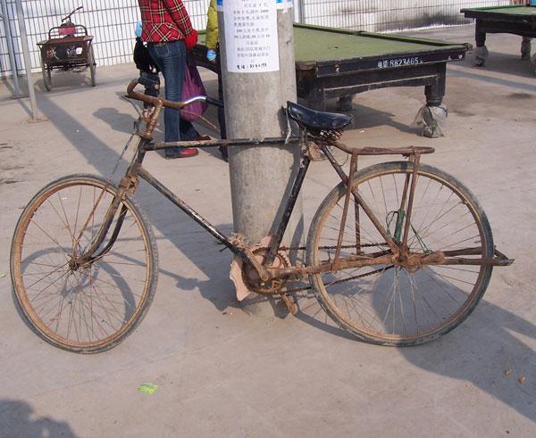 古董自行车一辆