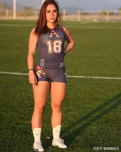 沙漏型身材的墨西哥美女,不当模特,选择当足球运动员