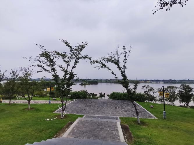 洛浦公园东门