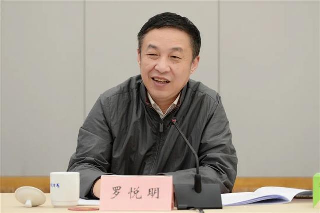 省纪委副书记,省监委副主任罗悦明一行来桐调研