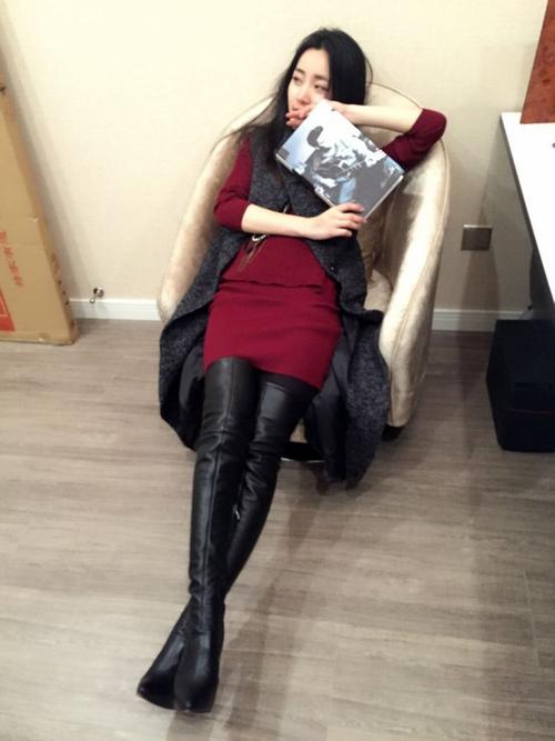 穿高跟长靴的女同事(8/9)