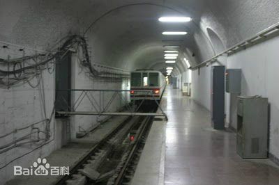  p>高井站,是 a target="_blank" href="/item/北京地铁1号线/7646800