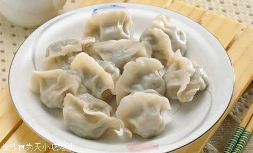饺子因其用馅不同,名称也五花八门,有猪肉水饺,羊肉水饺,牛肉水饺