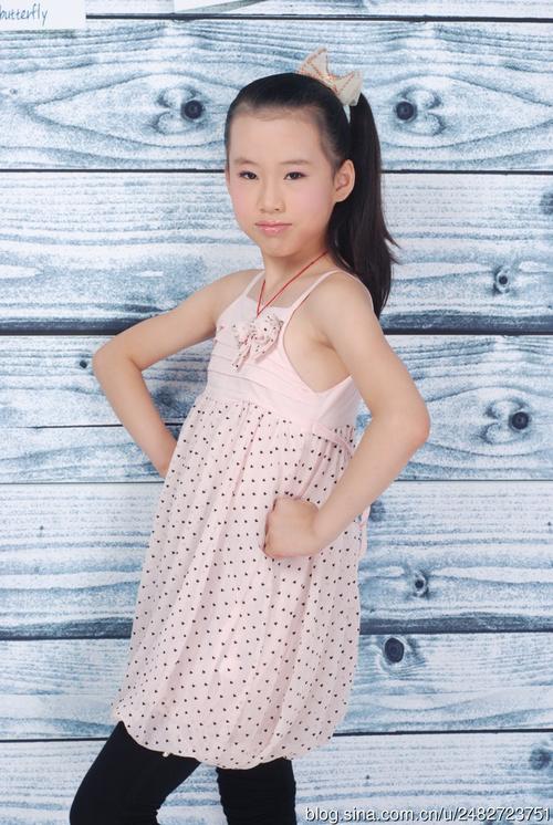 下面这三张是十岁时照的,记得当时我才上四五年级,时间过得可真快