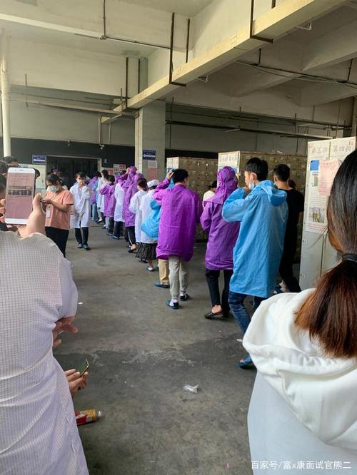 富士康进入车间排队现场