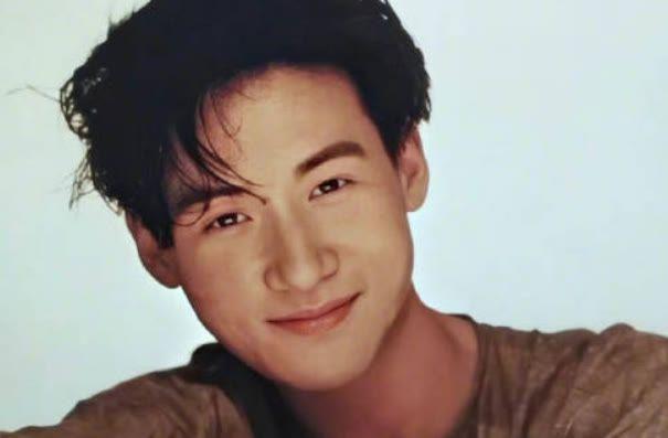 歌神张学友,从小就喜欢唱歌,在影视圈也有着不错的地位