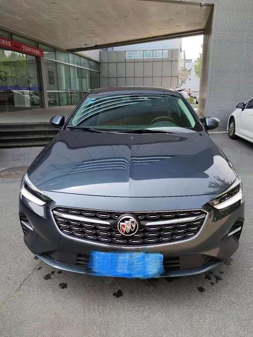 很快就就在提车那天见到了他的第一台车: 他选择的是暗影灰配色,并没