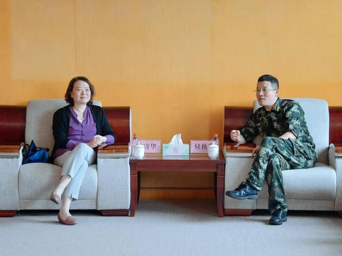 长征镇领导走访慰问共建部队上海海警局