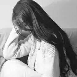 伤感黑白女生头像