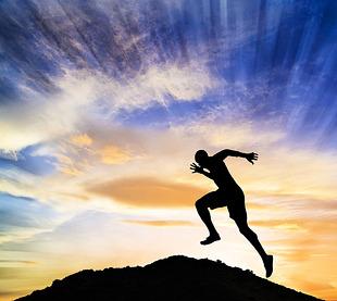 男人奔跑头像图片