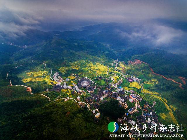 金牌旅游村福建永定岩太村云上梯田美丽画卷