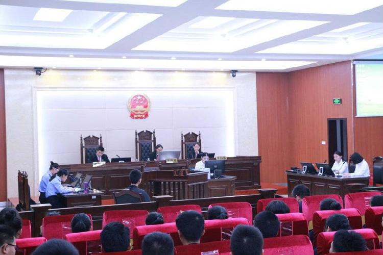 应用法律系开展刑事案件模拟法庭庭审活动