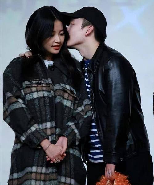 在大家看来,原因很简单.根据董子健的家族实力,可以找一个更好的.