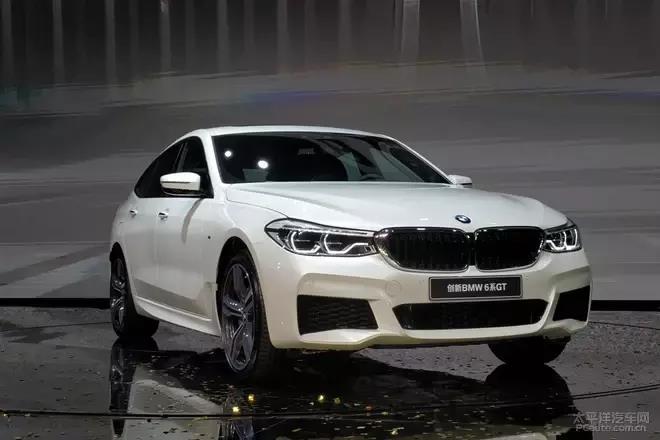 新车采用了大尺寸的宝马家族式双肾前进气格栅,而锐利的灯组造型和全