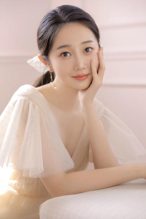 陈嘉男亮相《冬奥一家人》开机仪式 化身逐梦女孩传递