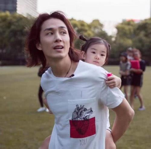 对于李承铉和戚薇的育儿观,小伙伴对此有什么看法呢?