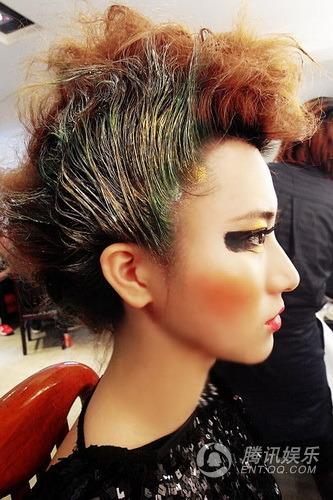 [雷人]尚雯婕化身超模 摩登走秀扮太空战士(图)