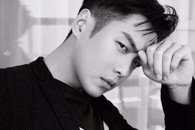 男 张若昀 > 张若昀超帅黑白写真图片(5/9) 张若昀相关图片 推荐壁纸