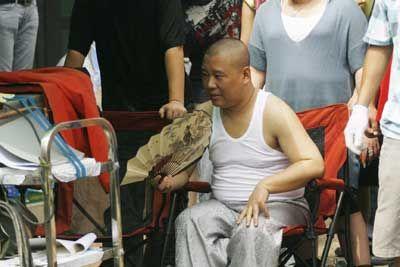 《相声演义》大热天正式开拍 郭德纲穿. (图)