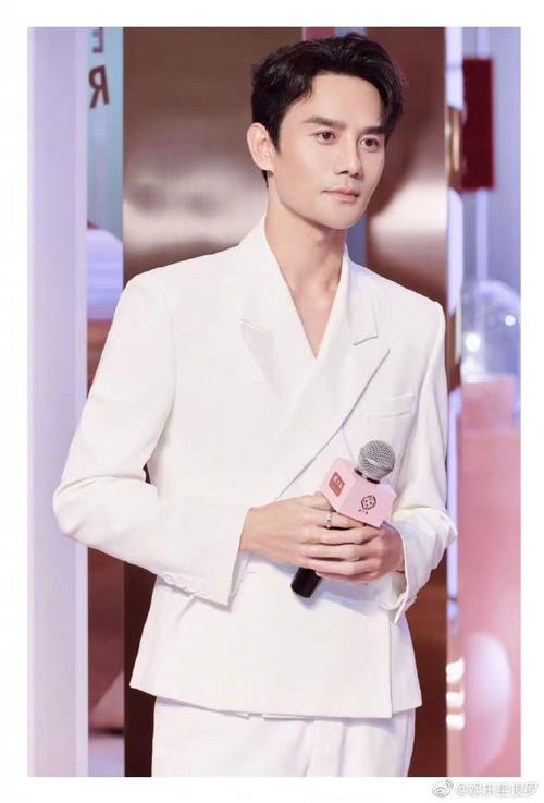 王凯纯白西装造型##王蹩 