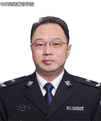 何国亮 党委委员,政治部主任