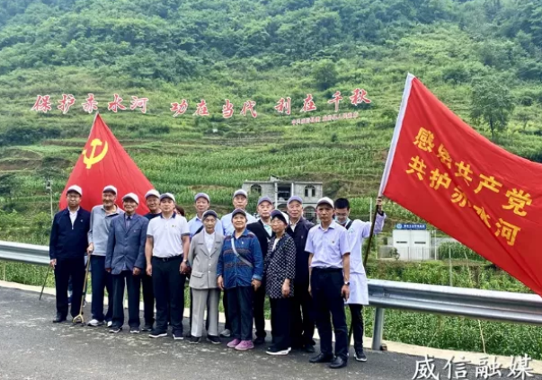 在李沅勇的带领下,老干部们先后前往双河乡菜营村倒