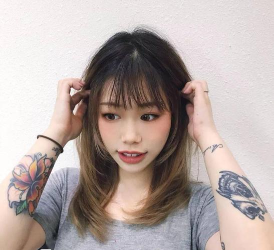 2020年超火的"剪碎了修颜中长发"