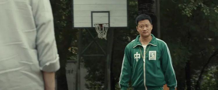 吴京运动服被指抄袭《鱿鱼游戏》:我们小学时就穿过这样的校服