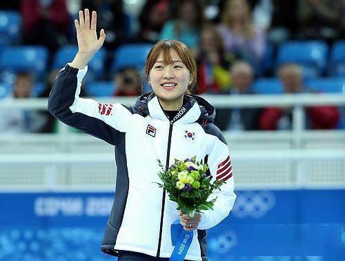 犯规大王朴升智推搡王濛绊倒周洋韩国短道速滑到底有多脏