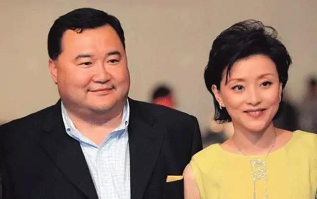 吴征和杨澜结婚也已经有23年了,两人一直都是低调恩爱