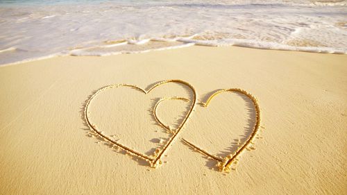 都只为遇见你,不管有多艰难,我都会因为你的存在而坚持,爱上一个人,才