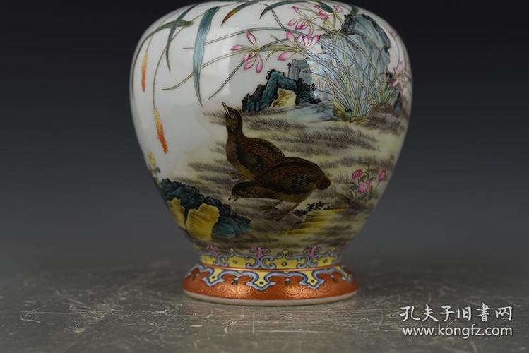 清雍正珐琅彩安居乐业纹盘口瓶2