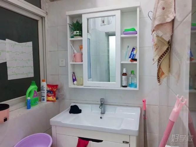 武汉东湖学院  宿舍环境