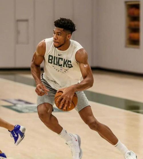 字母哥的肌肉有多恐怖跟腱长达343厘米腹肌如搓衣板一般