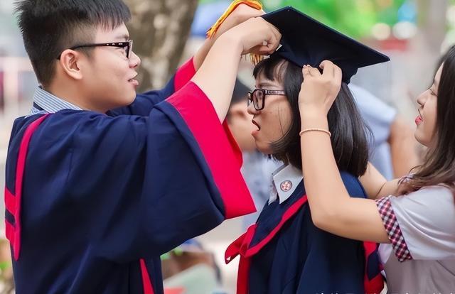 名校硕士入职不足一个月后却意外被公司劝退原因让他难以接受