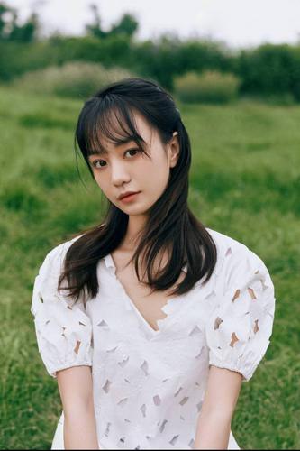 《贺先生的恋恋不忘》正在热播中,她饰演的儿童心理咨询师秦以悦在