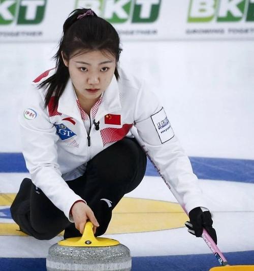中国00后冰壶女神大逆袭超高颜值引网友赞叹骂她的人都错了