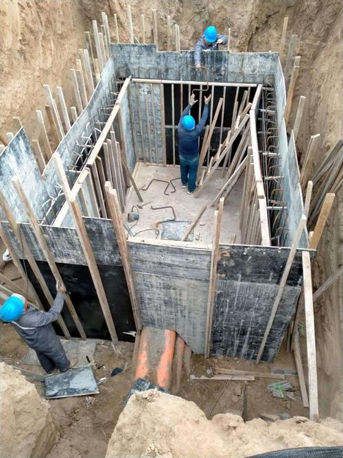 15一1#电缆井绑钢筋支模板