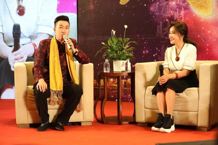 刘晓庆登上财道,对话周子_周文强