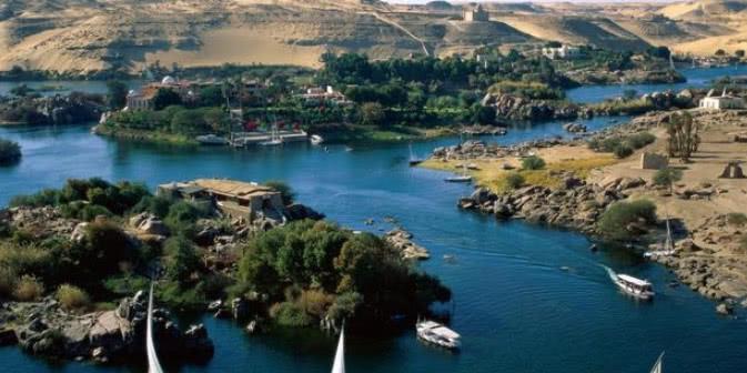 尼罗河就是世界上最长的河流,全长6853千米,由一条主流和两个支流构成