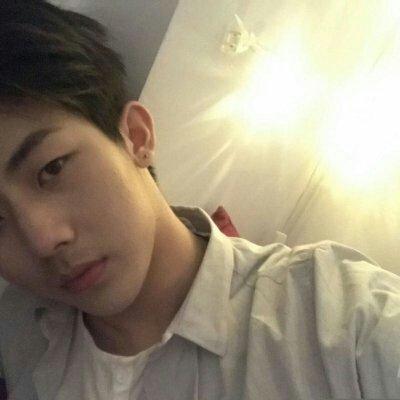 干净帅气的男头最新版阳光的男生头像