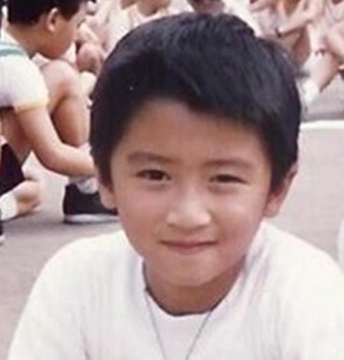 不得不说,有的明星小时候照片和现在照片差距确实好大,但是同样也有