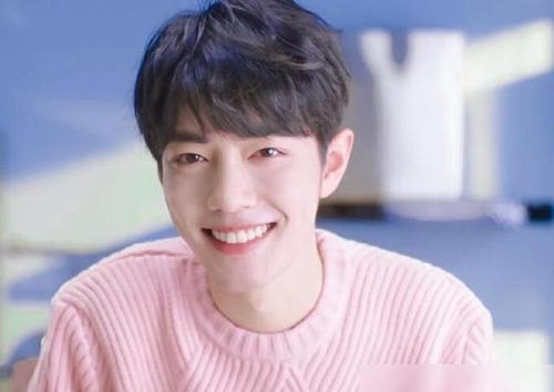 有一种治愈叫做肖战的露齿笑