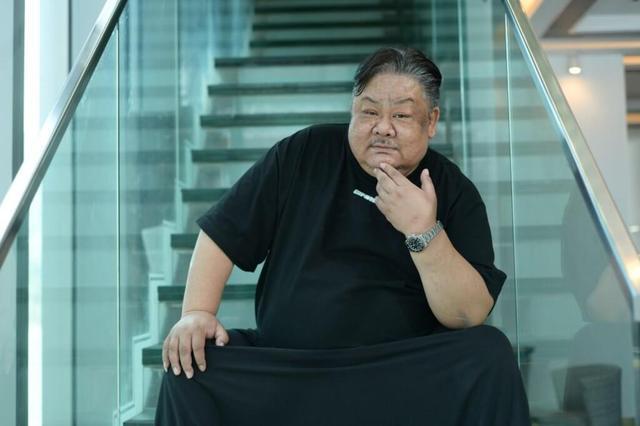 【林雪专访】:神还原"董卓",粘胡子晒烂下巴,想一辈子演戏