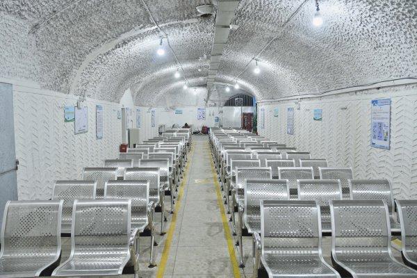 杭州:防空洞迎来首批纳凉客