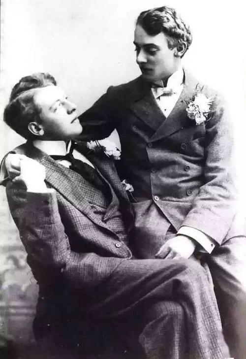 王尔德:年轻时我以为钱是一切,现在老了才知道确实如此