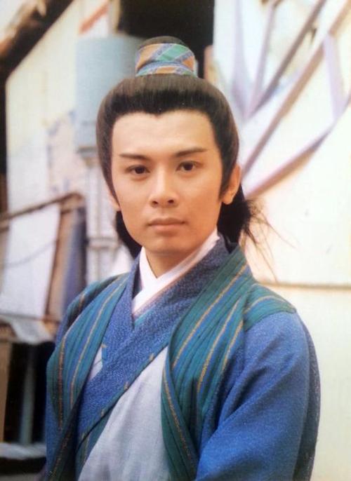 何宝生,1967年出生于香港,前无线电视艺员.