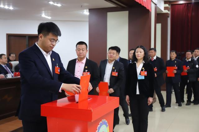 政协乌拉特前旗第十二届委员会第三次会议闭幕