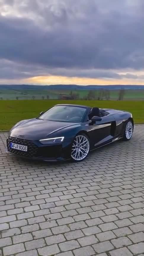 奥迪r8敞篷跑车太好看开着一定很拉风