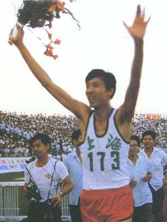 /p> p>1973年,朱建华开始接受跳高训练,1981年在 a href="#" data
